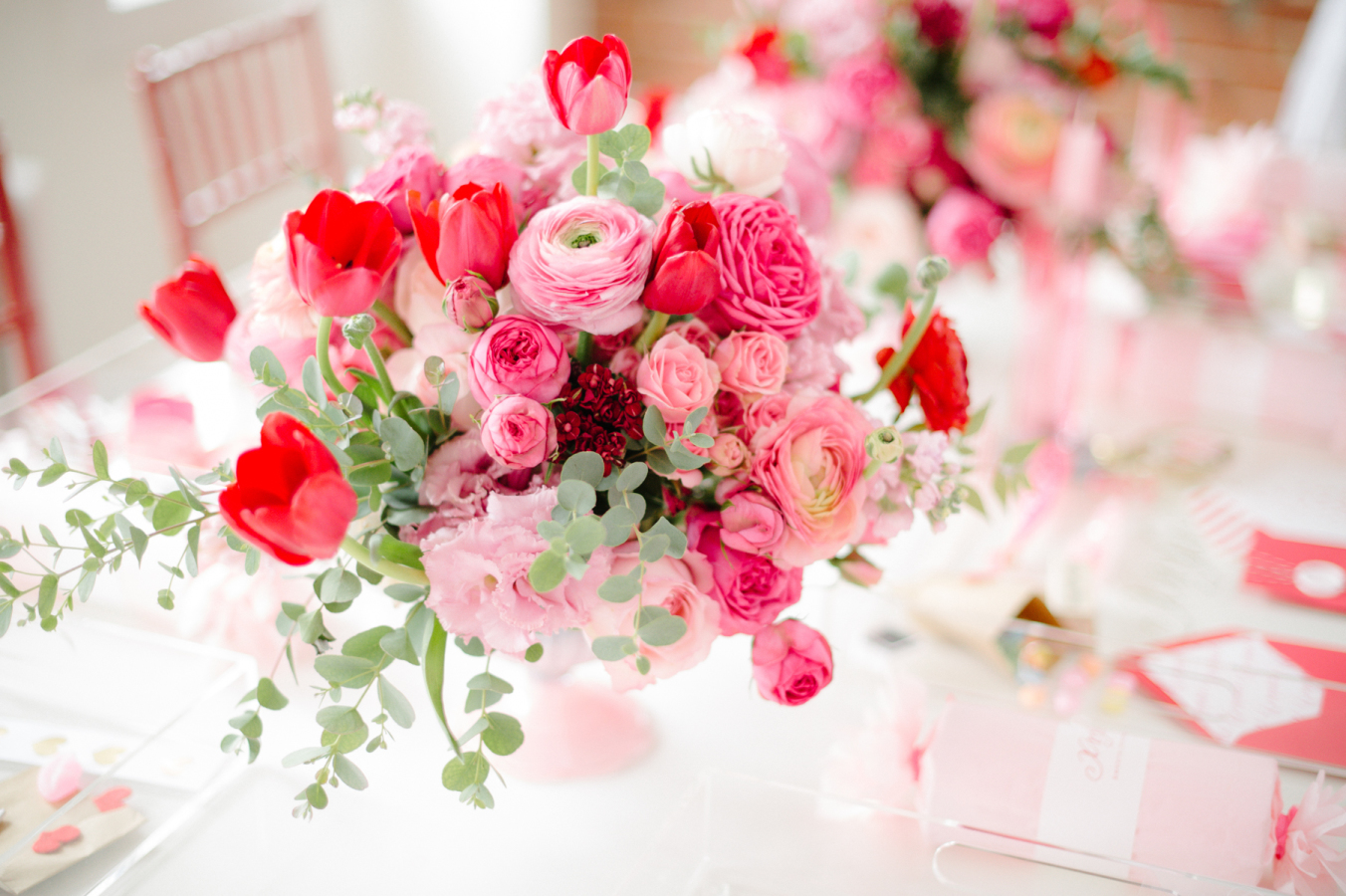 Boos worden Bestaan handel Romantisch diner met Valentijn: 10x decoratie voor de tafel