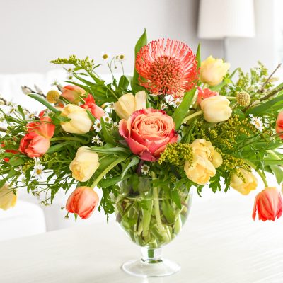 Klassiek voorjaarsboeket met tulpen