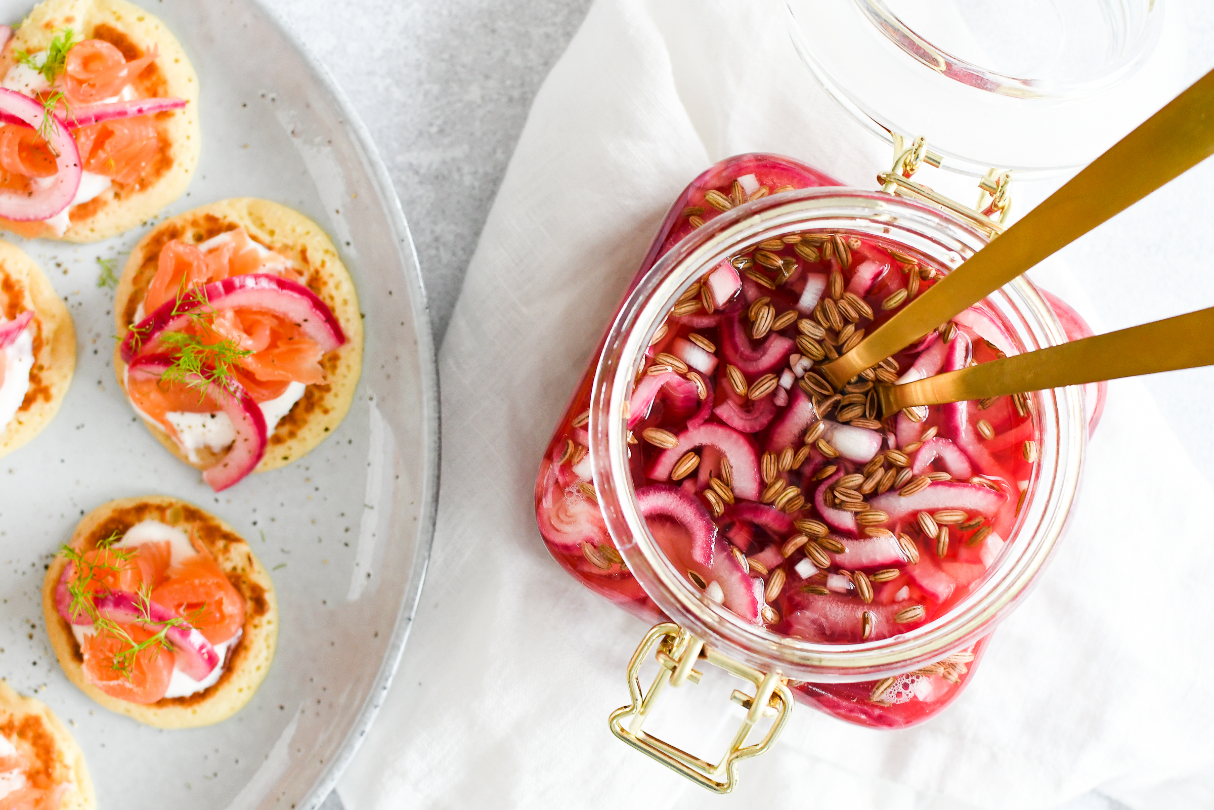 quick pickled red onion maken