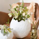 DIY voor Pasen: gips-ei bloemenvaas maken