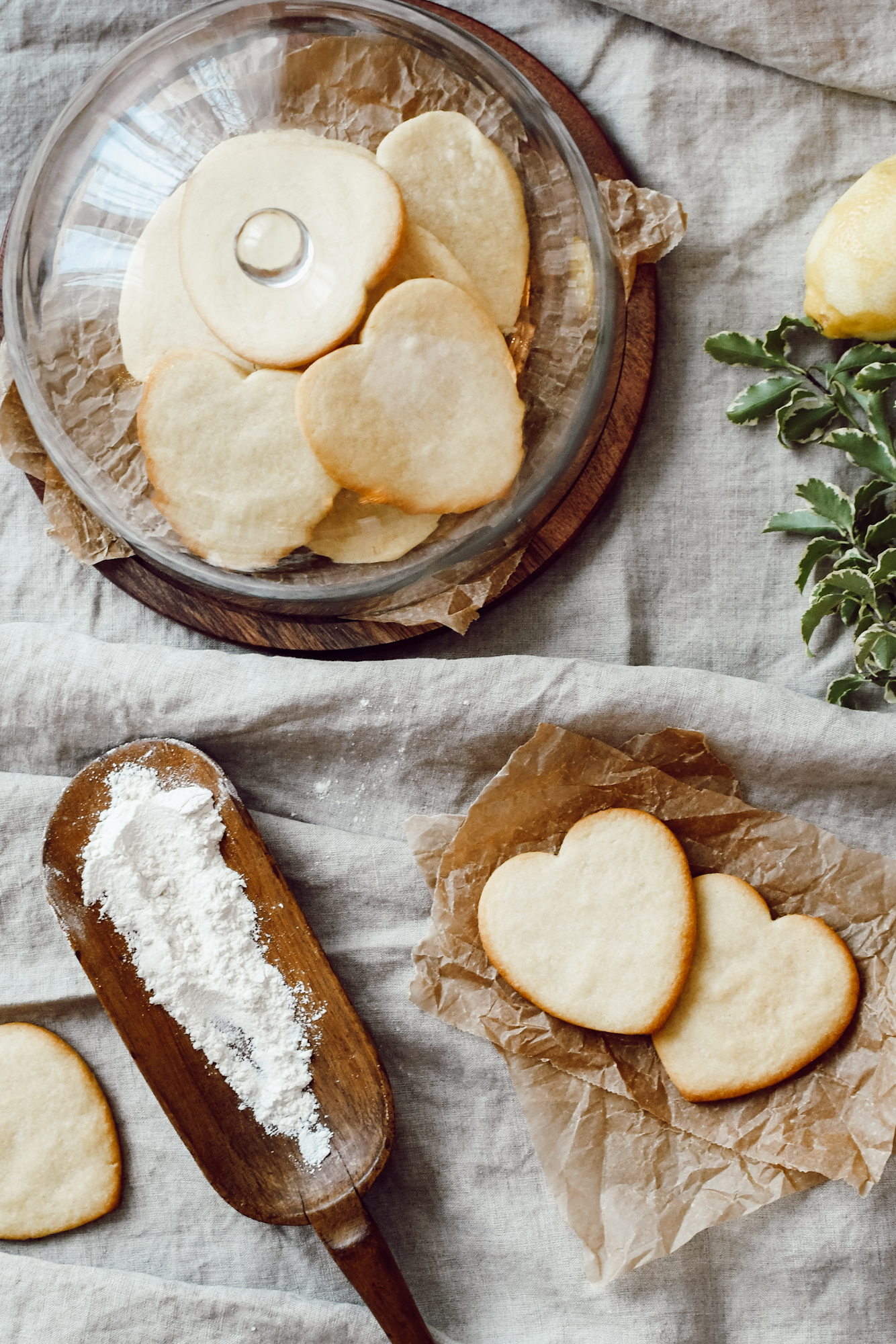 hartvormige koekjes met citroensmaak