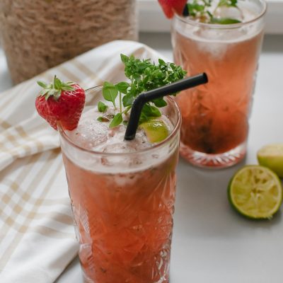 Strawberry basil cocktail (met of zonder alcohol)