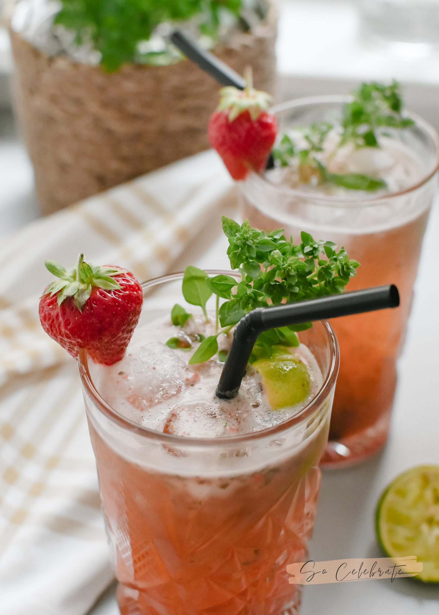 Aardbei basilicum cocktail met óf zonder alcohol So Celebrate!