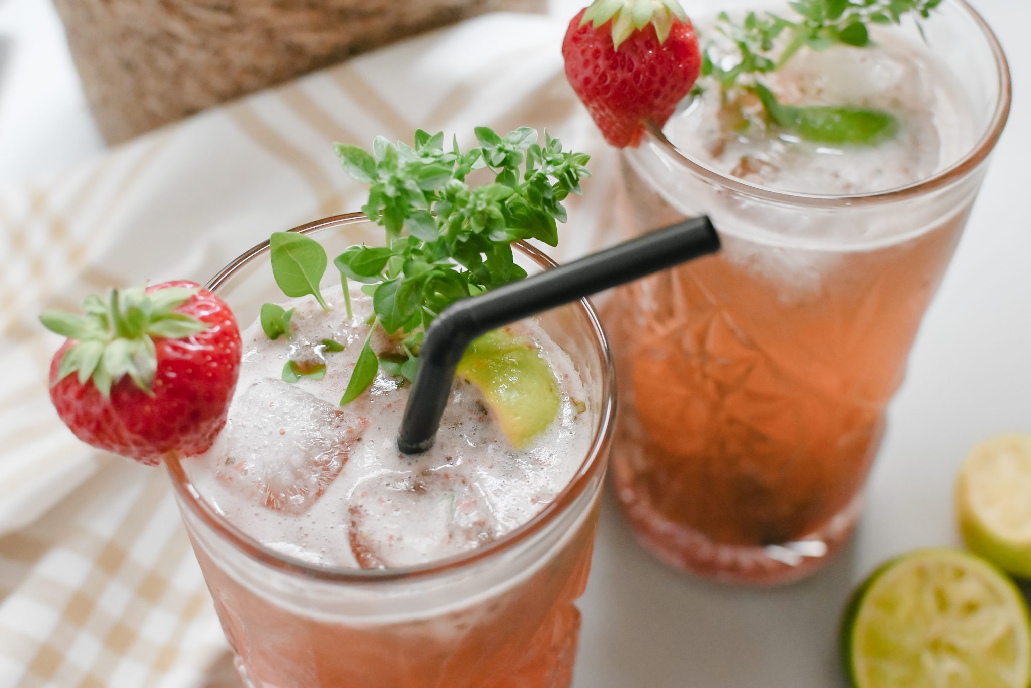 Aardbei basilicum cocktail met óf zonder alcohol So Celebrate!