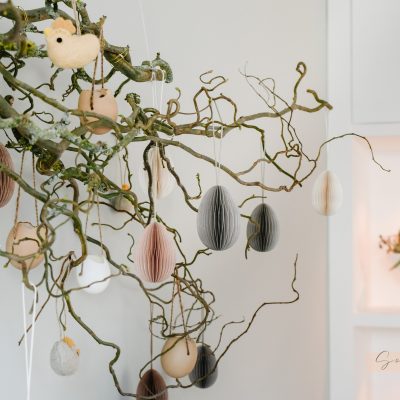 DIY | wanddecoratie met hangende paastakken