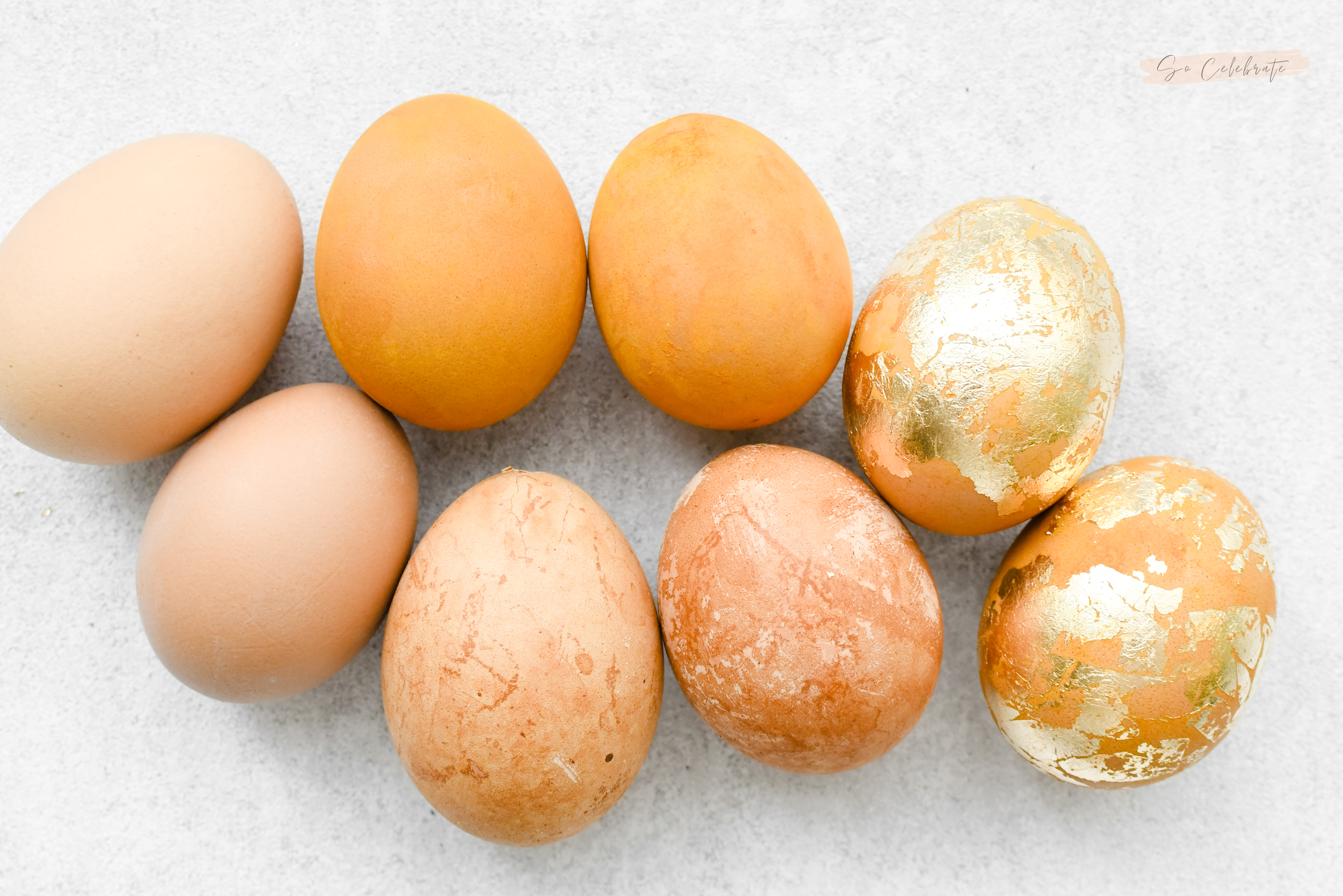 eieren verven met natuurlijke kleurstoffen - kurkuma en thee