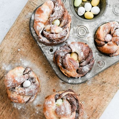 Cruffins voor Pasen met Nutella en gesuikerde paaseitjes