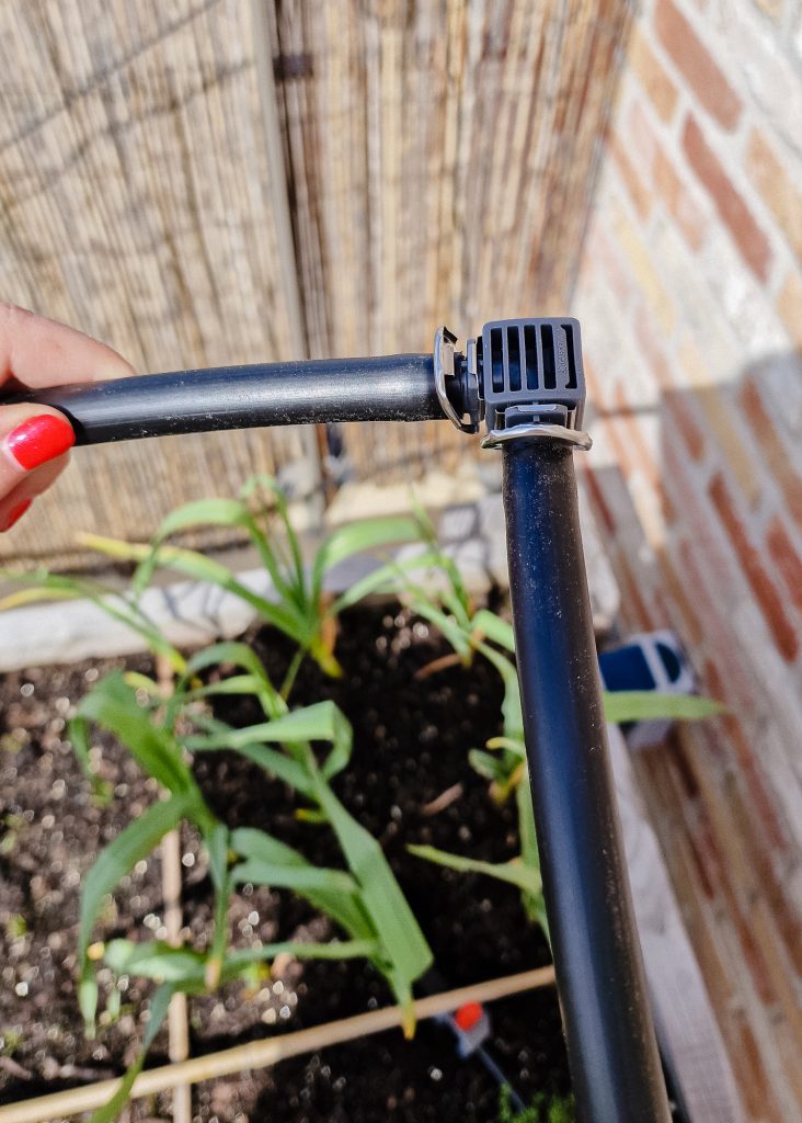 Gardena micro-drip bewateringssysteem aanleggen - L stukje