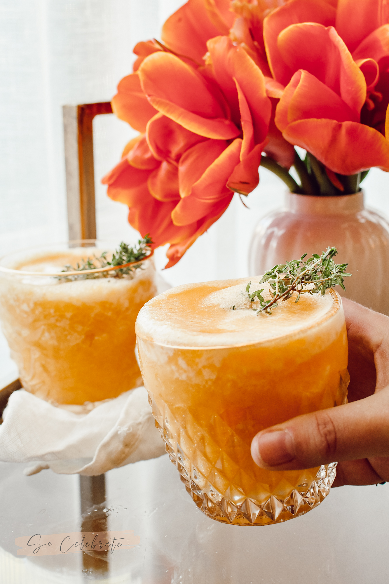 oranje cocktail - frosé met perzik en tijm