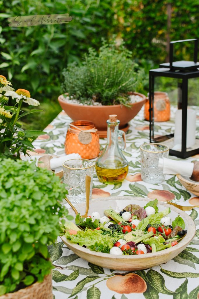 de tuintafel dekken, versieren en decoreren