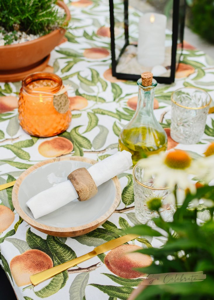 de tuintafel dekken, versieren en decoreren