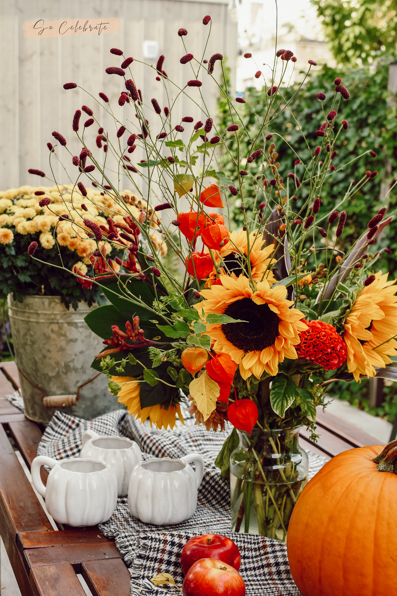 herfstdecoratie in de tuin