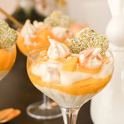 Makkelijk paasdessert: trifle met mango in een glaasje