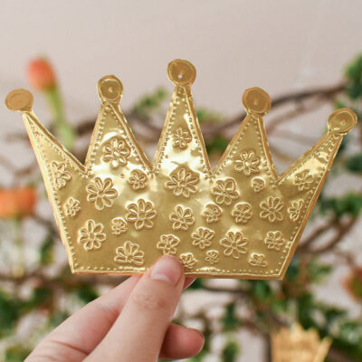 DIY | kroontjes van reliëf metaalfolie voor Koningsdag