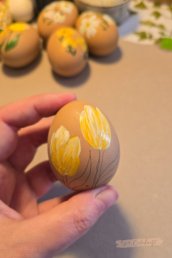 tulpen schilderen op paaseieren