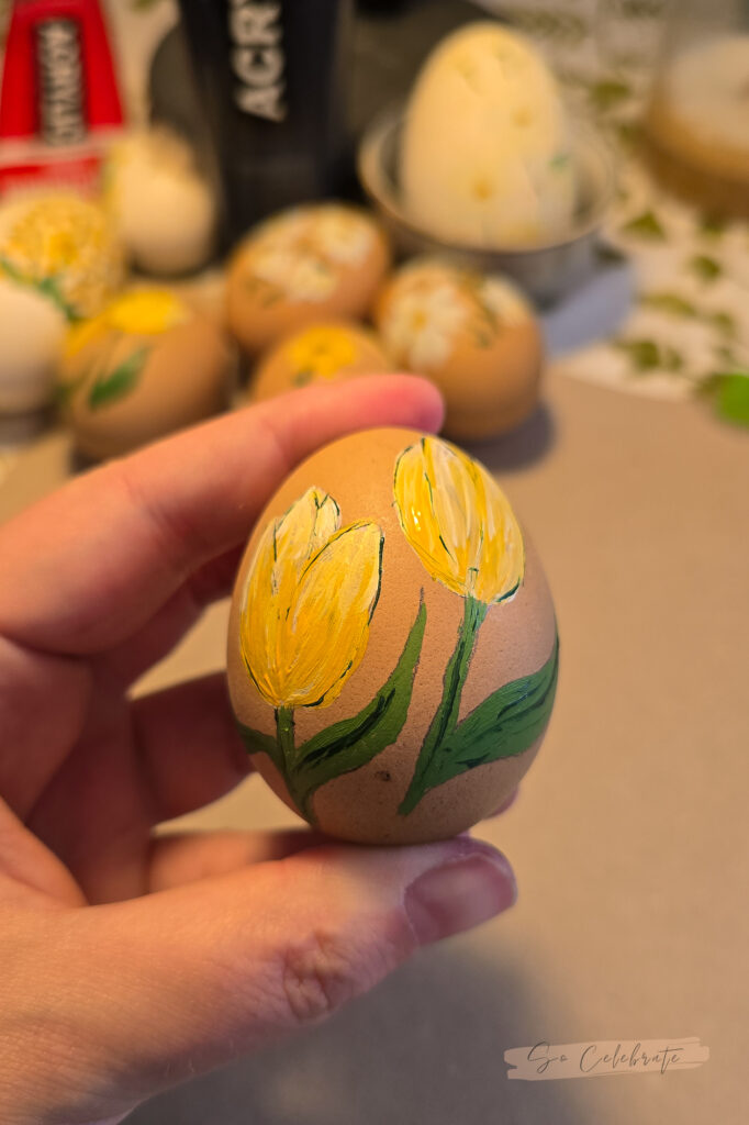 tulpen schilderen op paaseieren