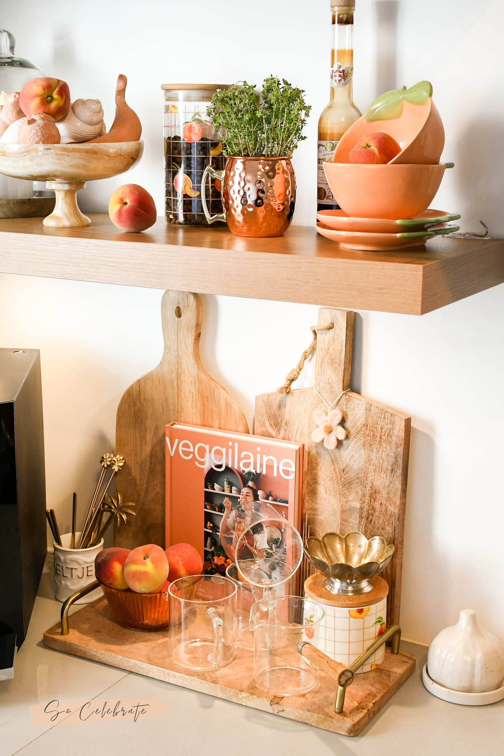 perzik zomerdecoratie in de keuken